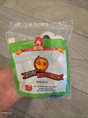 McDonald's Snoopy World Tour Mexico Toy